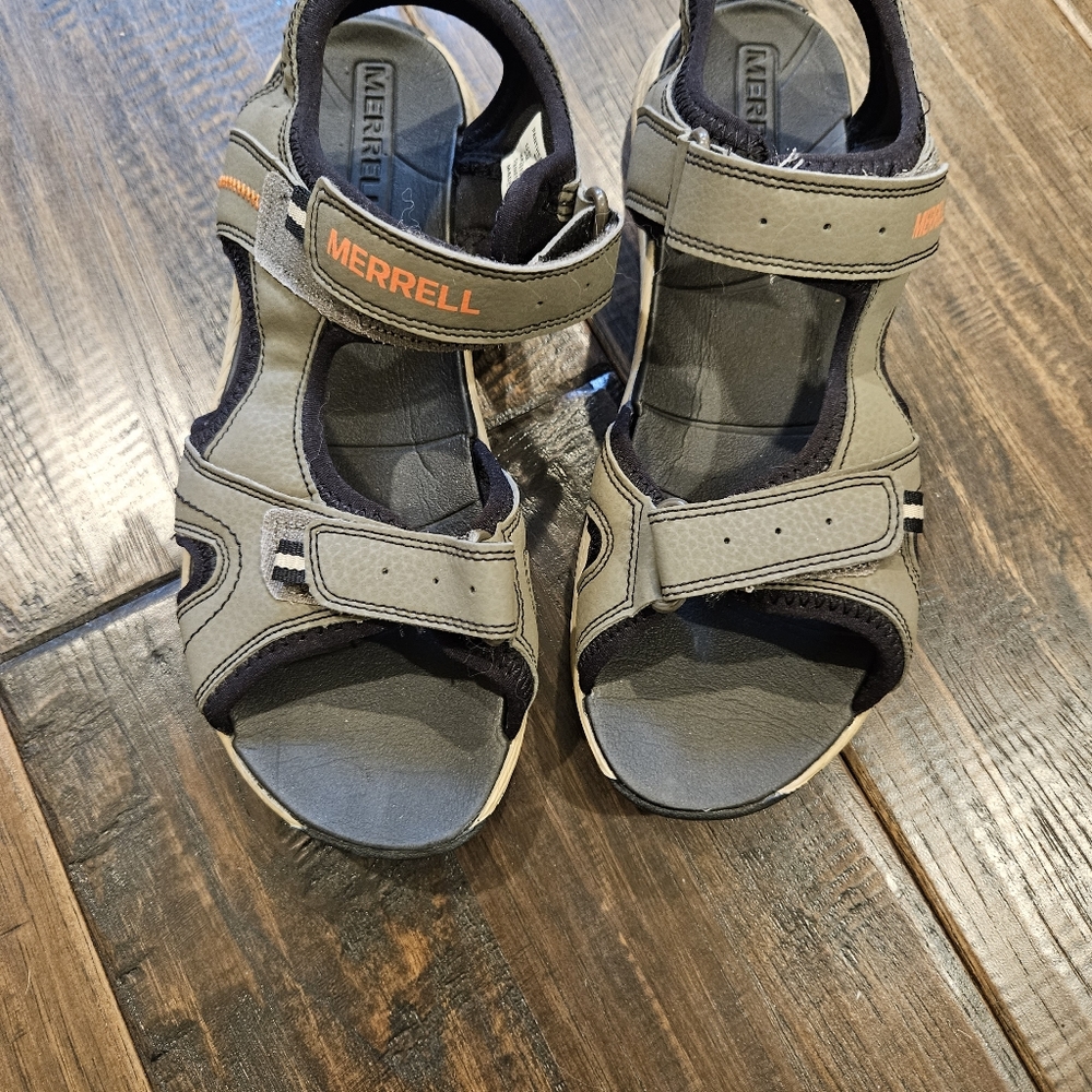 New Boys size 6 Merrell Sandals